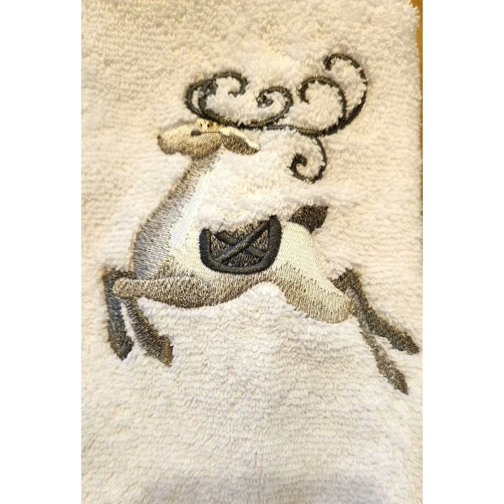 Vintage Christmas Hand Towels Set of 3 Applique Embroidered Holiday Guest Towels